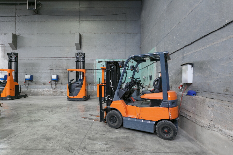 Pros and Cons of Electric Forklifts